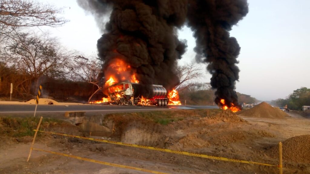 Un muerto tras triple choque en límites del Cesar y Magdalena | RTA Noticias