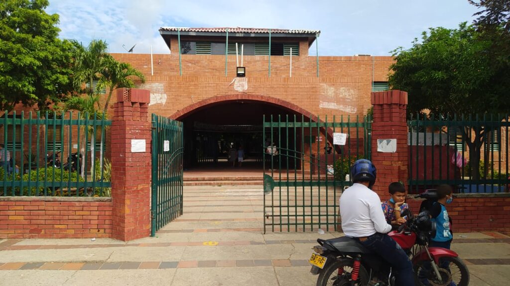 Padres de familia de Institución Técnica La Esperanza protestan | RTA Noticias