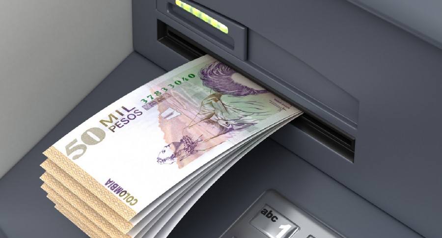 Bancos que más cobran por sacar dinero en cajeros | RTA Noticias