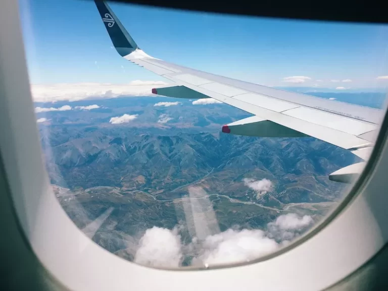 How_to_take_a_Photograph_out_of_a_Plane_Window.jpg