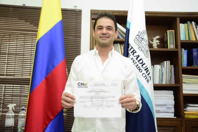 Ape Cuello recibió credencial de Representante a la Cámara WhatsApp-Image-2022-03-31-at-3.36.02-PM