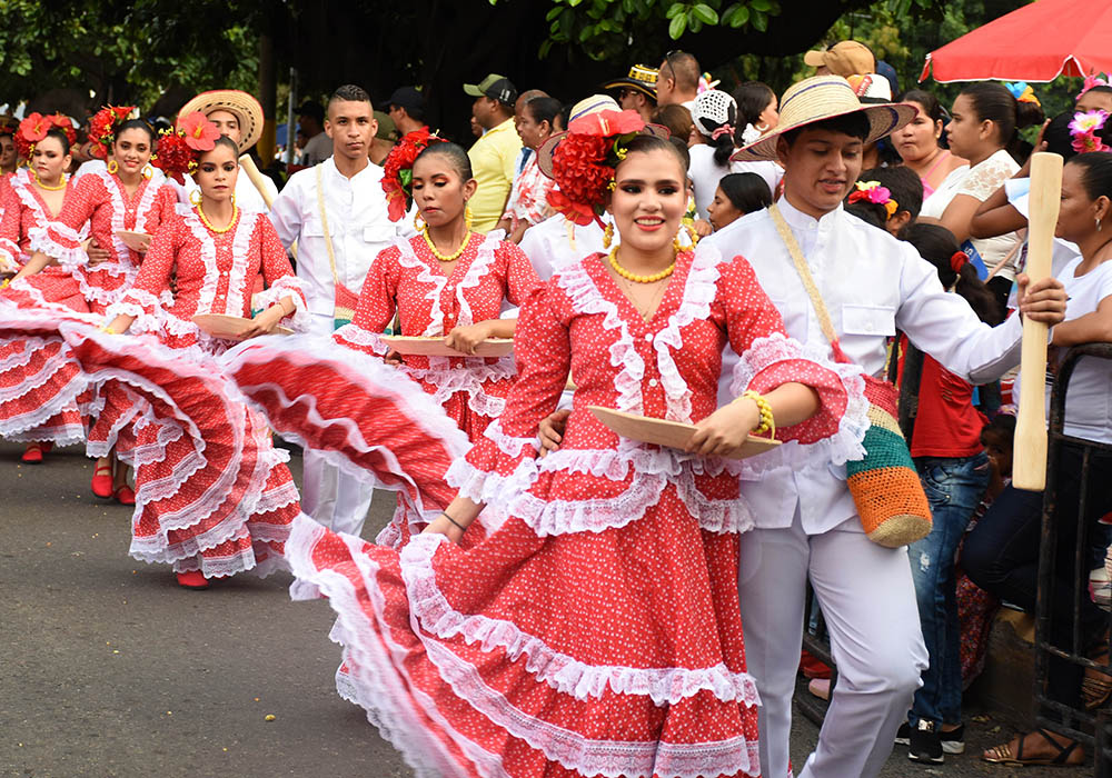 Desfile de Piloneras regresa a su ruta tradicional | RTA Noticias