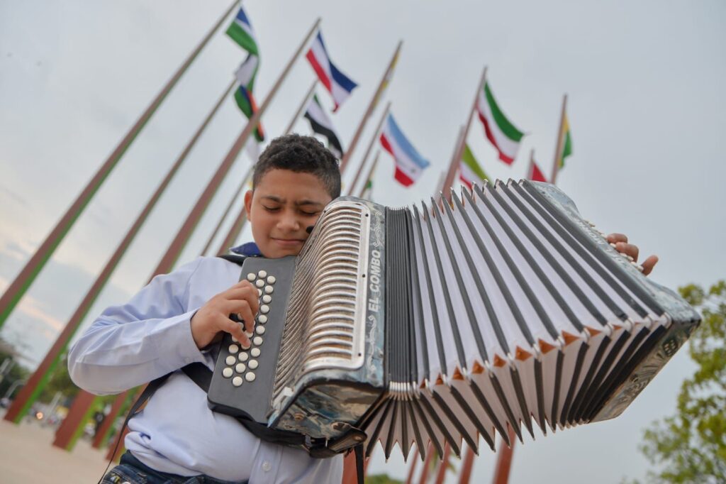 "Acordeón al Parque" estrategia para preservar el vallenato "Acordeón al Parque" estrategia para preservar el vallenato | RTA Noticias