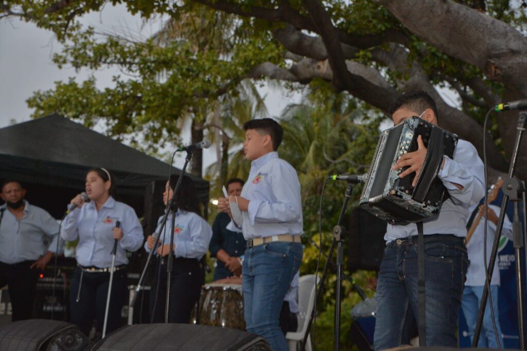 "Acordeón al Parque" estrategia para preservar el vallenato "Acordeón al Parque" estrategia para preservar el vallenato | RTA Noticias