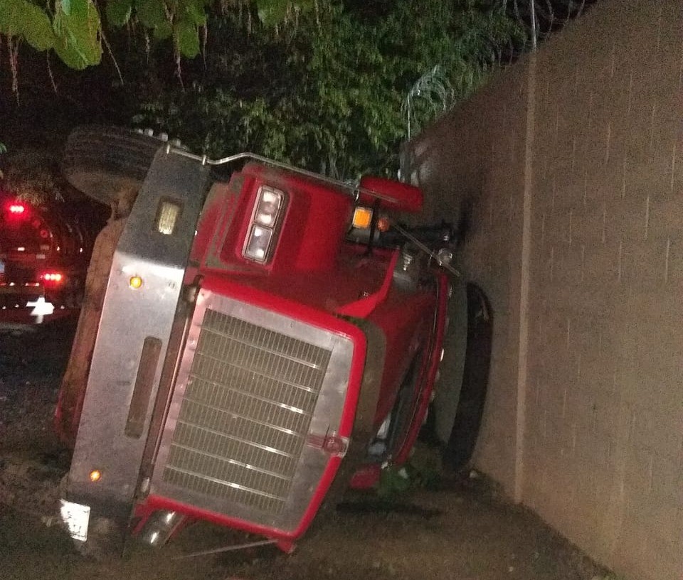 Accidente vehicular deja sin luz al municipio de La Gloria WhatsApp-Image-2022-04-06-at-2.53.43-PM