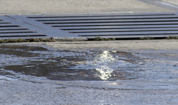 Aguas negras perjudican a comerciantes en Valledupar WhatsApp-Image-2022-04-18-at-5.05.54-PM-1
