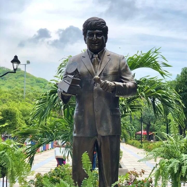 Nueva estatua de Jorge Oñate en el Parque La Provincia | RTA Noticias