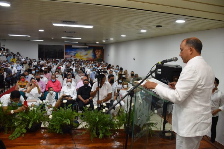 Rober Romero se posesionó como rector de la UPC WhatsApp-Image-2022-04-26-at-2.57.32-PM