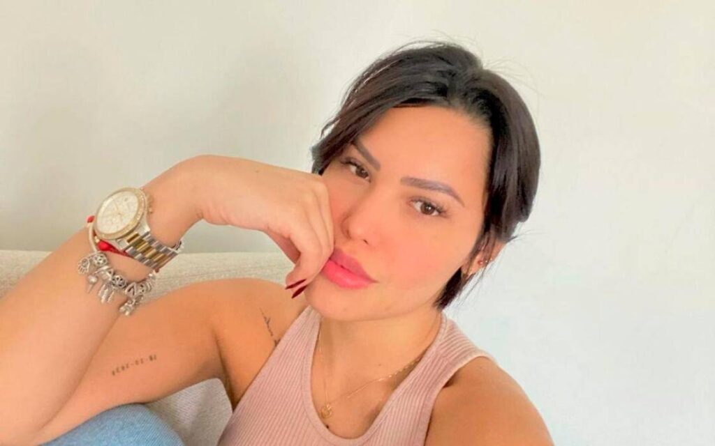 "El piloto tirando sabroso y uno esperando": Ana del Castillo "El piloto tirando sabroso y uno esperando": Ana del Castillo | RTA Noticias