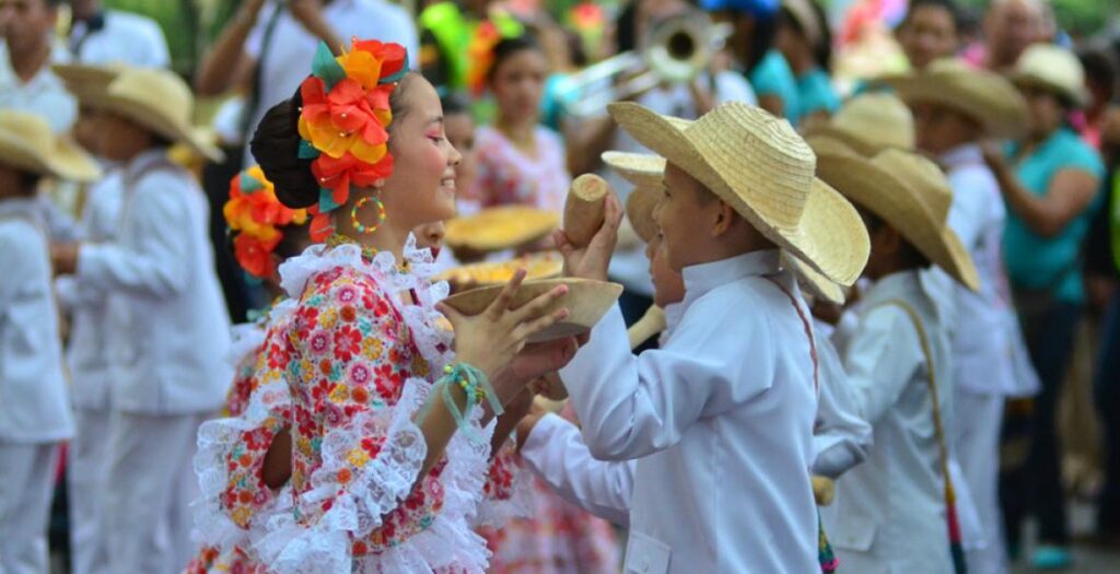 Desfile de Piloneras regresa a su ruta tradicional | RTA Noticias