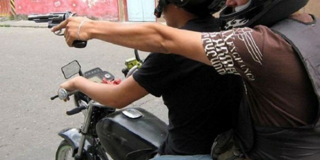 gobierno-del-zulia-confirma-que-motorizados-armados-hicieron-atraco-masivo-en-maracaibo_1_0_0_0_0