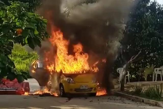 Investigan incendio vehicular en vía a La Mesa | RTA Noticias