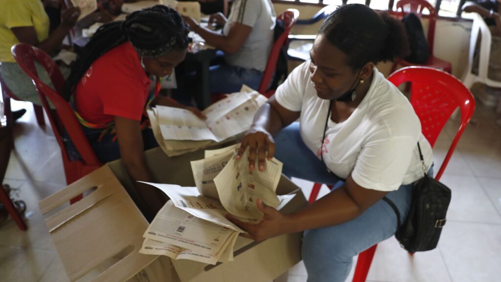 Terminaron votaciones en Colombia, comienza el preconteo Terminaron votaciones en Colombia, comienza el preconteo | RTA Noticias