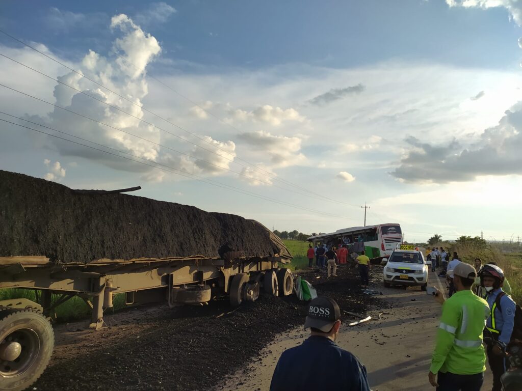 Luto en Drummond: tres muertos en accidente de tránsito Luto en Drummond: tres muertos en accidente de tránsito | RTA Noticias