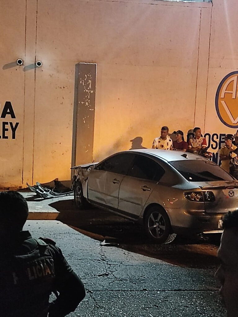 Víctimas de accidente iban huyendo de un agresor Víctimas de accidente iban huyendo de un agresor | RTA Noticias