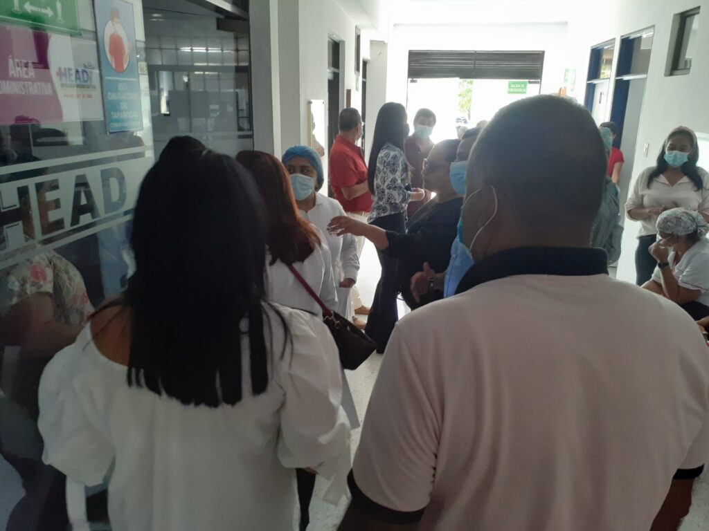 Protestas en el HEAD por falta de gerente | RTA Noticias