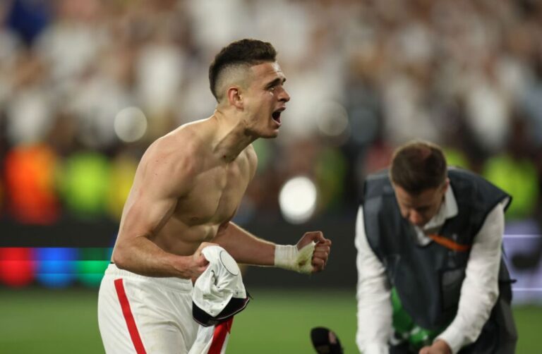 Santos Borré fue figura y campeón de la Europa League descarga-1