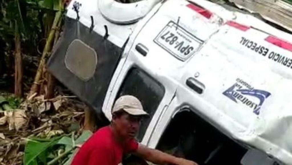 Mujer que aprendía a manejar murió, al caer a un abismo Mujer que aprendía a manejar murió, al caer a un abismo | RTA Noticias
