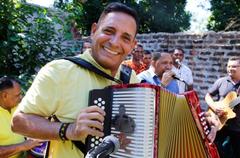 Rey vallenato Julián Rojas fue visto caminando desorientado JULIAN-ROJAS-JOAQUIN-RAMIREZ-3-780x514-1