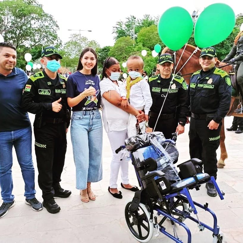 La Policía y Fonsocial entregan silla de ruedas a Diomedes | RTA Noticias