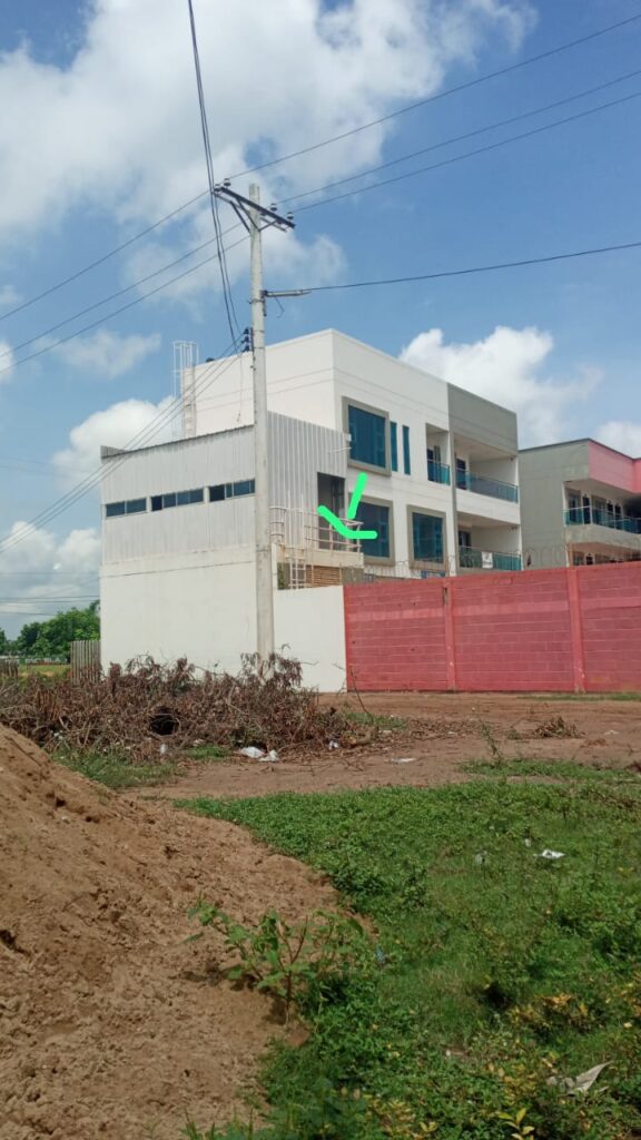 Estudiante de la UPC cayó de un tercer piso y está grave | RTA Noticias