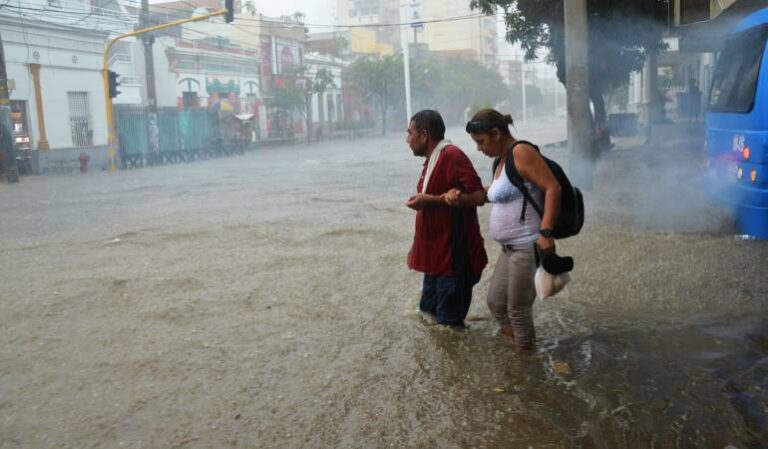 Alerta Naranja en Valledupar por ciclón tropical aguaceros_santa_marta-1