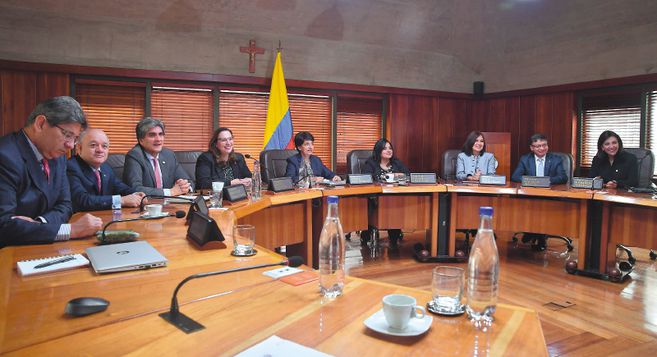Procuraduría investiga presuntos actos de corrupción en proyectos de paz | RTA Noticias