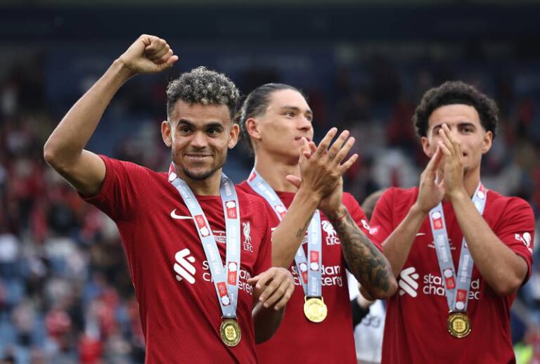 Luis Díaz campeón de la Community Shield con el Liverpool H6F4GVWKHRFU7PGTVQ2CD4KSEI