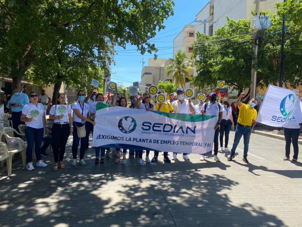 Trabajadores de la Dian, Seccional Valledupar, en protesta Trabajadores de la Dian, Seccional Valledupar, en protesta | RTA Noticias