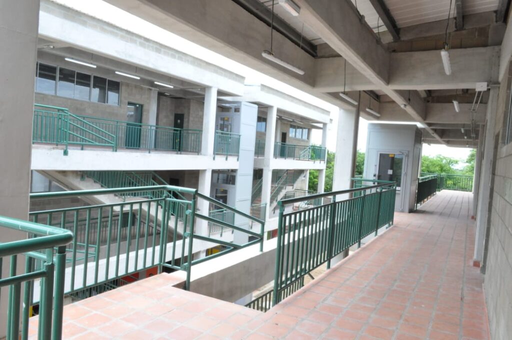 Ausencia de rector y profesores en colegio Hilda Aguilar | RTA Noticias