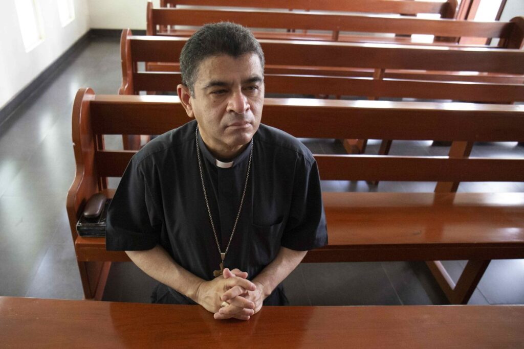 Policía de Nicaragua secuestra a obispo de la casa episcopal | RTA Noticias