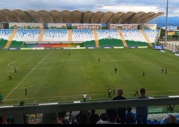 Aficionados del Valledupar FC invadieron la cancha WhatsApp-Image-2022-09-25-at-9.36.48-AM