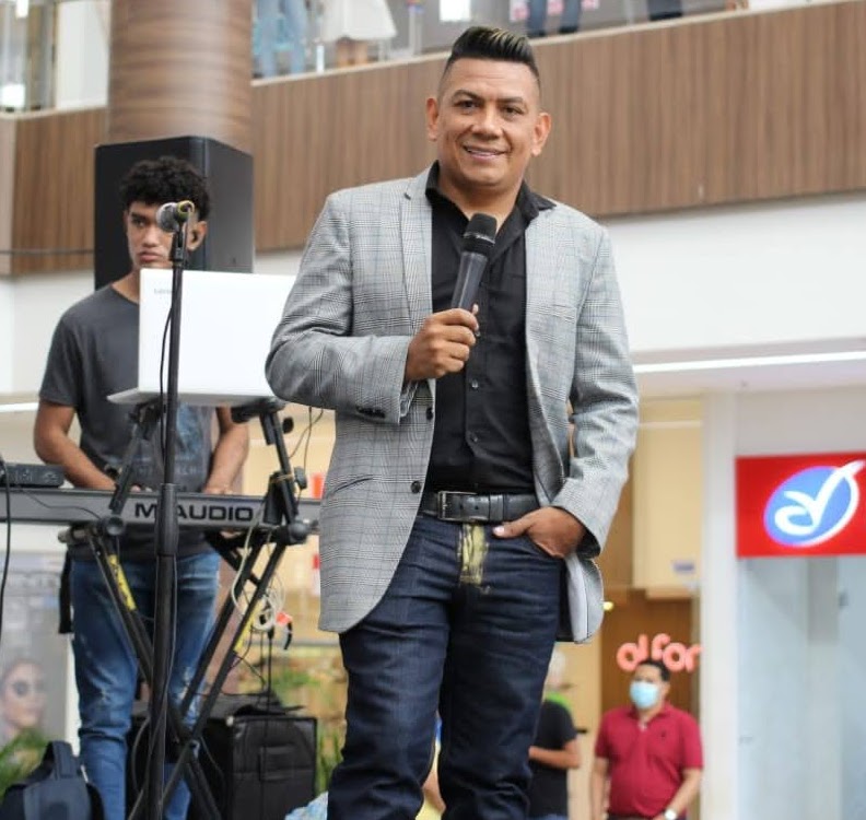 "Coco" Ramos del micrófono al despacho "Coco" Ramos del micrófono al despacho | RTA Noticias