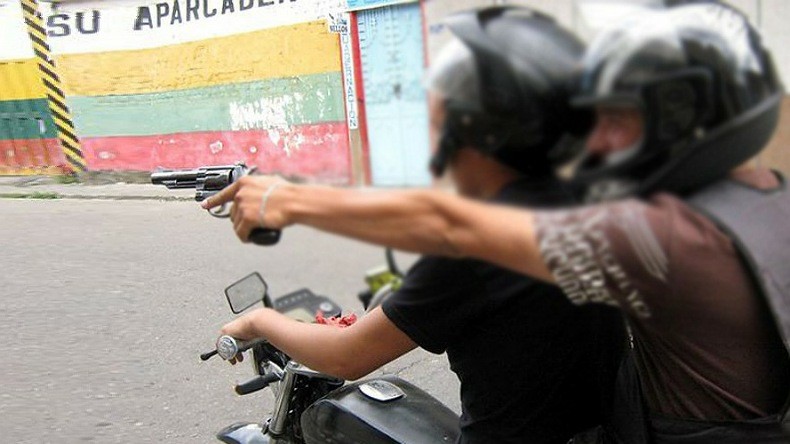 Dos jóvenes asesinan a "Blacho" en medio de un atraco | RTA Noticias