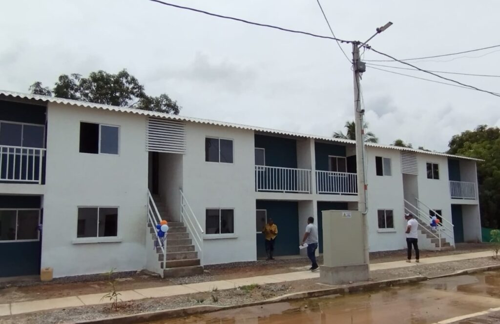 Familias afectadas por el invierno recibieron vivienda | RTA Noticias