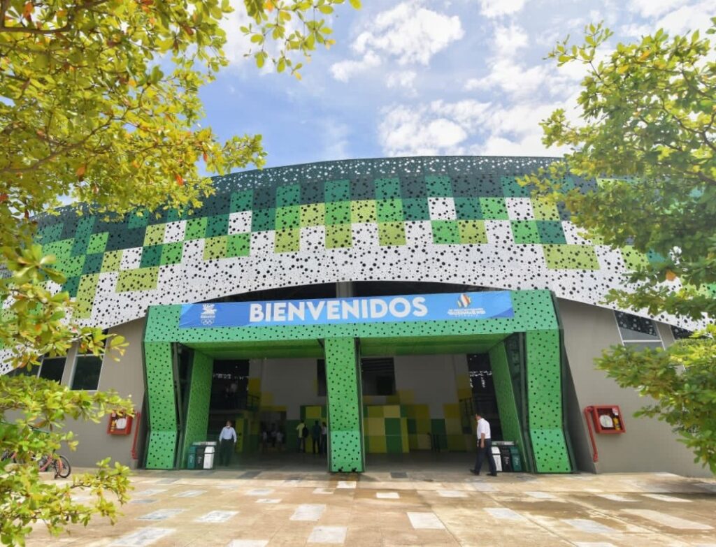 Entregan coliseo de combate Oscar Muñoz Oviedo | RTA Noticias