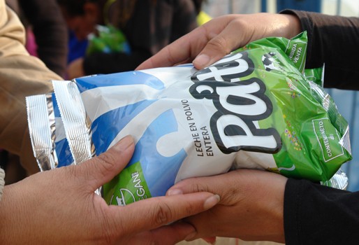 10 toneladas de leche a damnificados por ola invernal | RTA Noticias