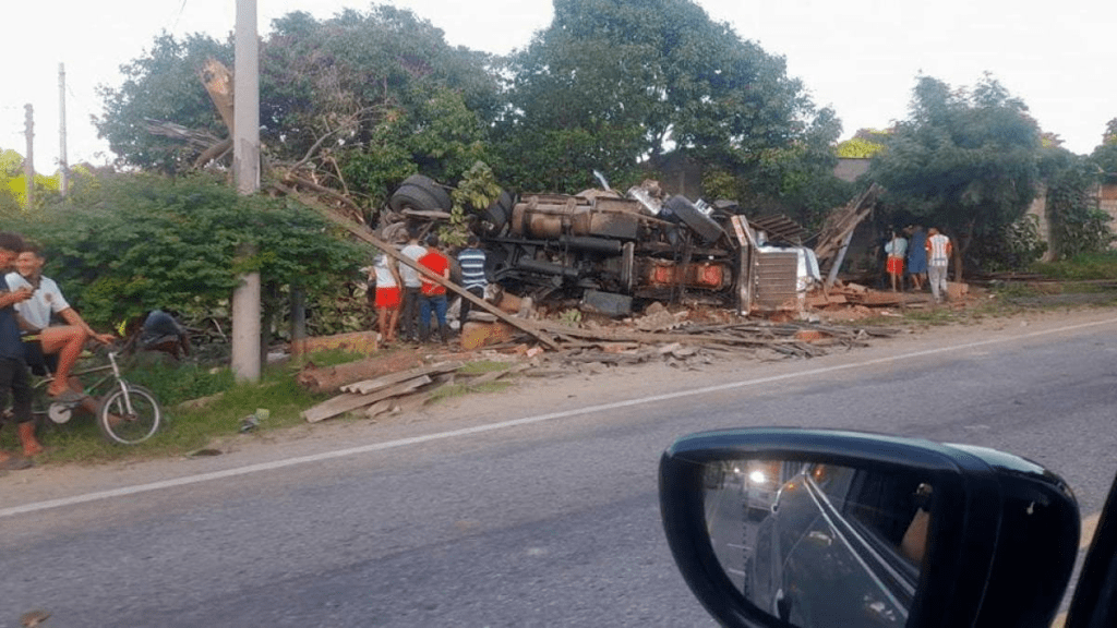 Camión se estrella contra casa y mata a una familia Camión se estrella contra casa y mata a una familia | RTA Noticias