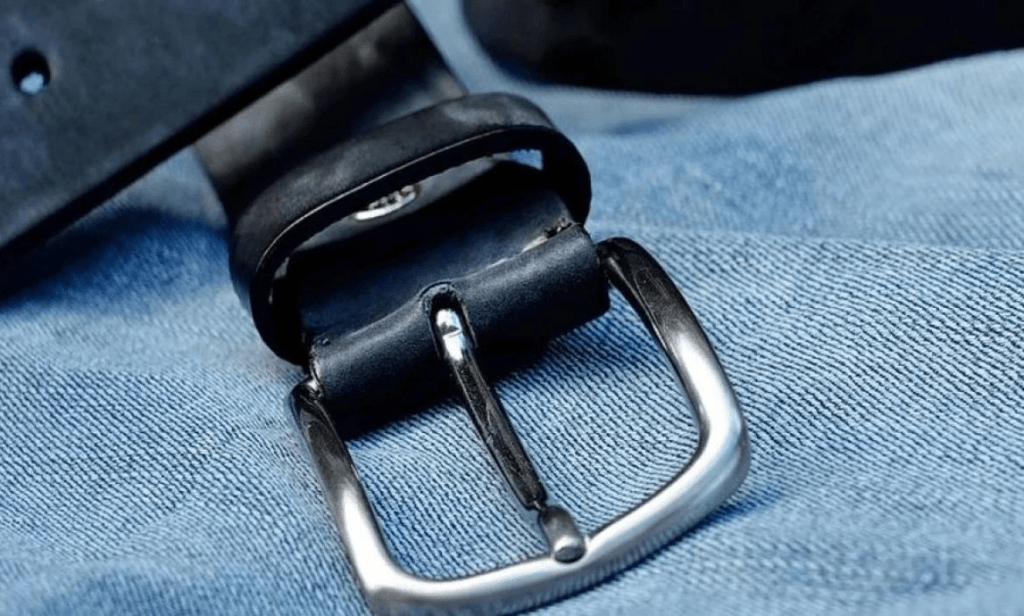 Hombre sale de la cárcel y su madre lo recibe a correazos | RTA Noticias