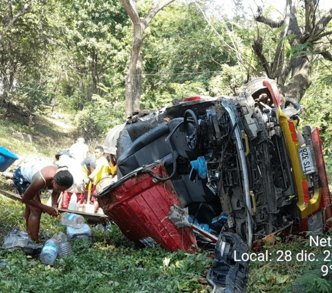 Habitantes aprovechan accidente fatal para robar ACPM Habitantes aprovechan accidente fatal para robar ACPM | RTA Noticias