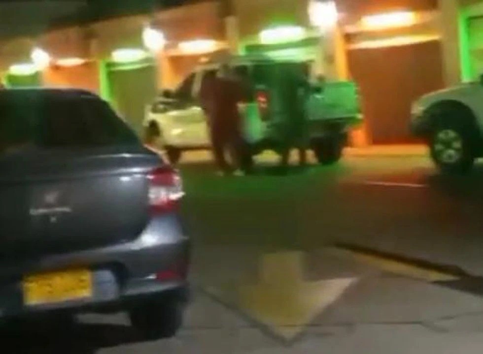 Bebé murió en motel tras ser dejada por su madre en un carro Bebé murió en motel tras ser dejada por su madre en un carro | RTA Noticias