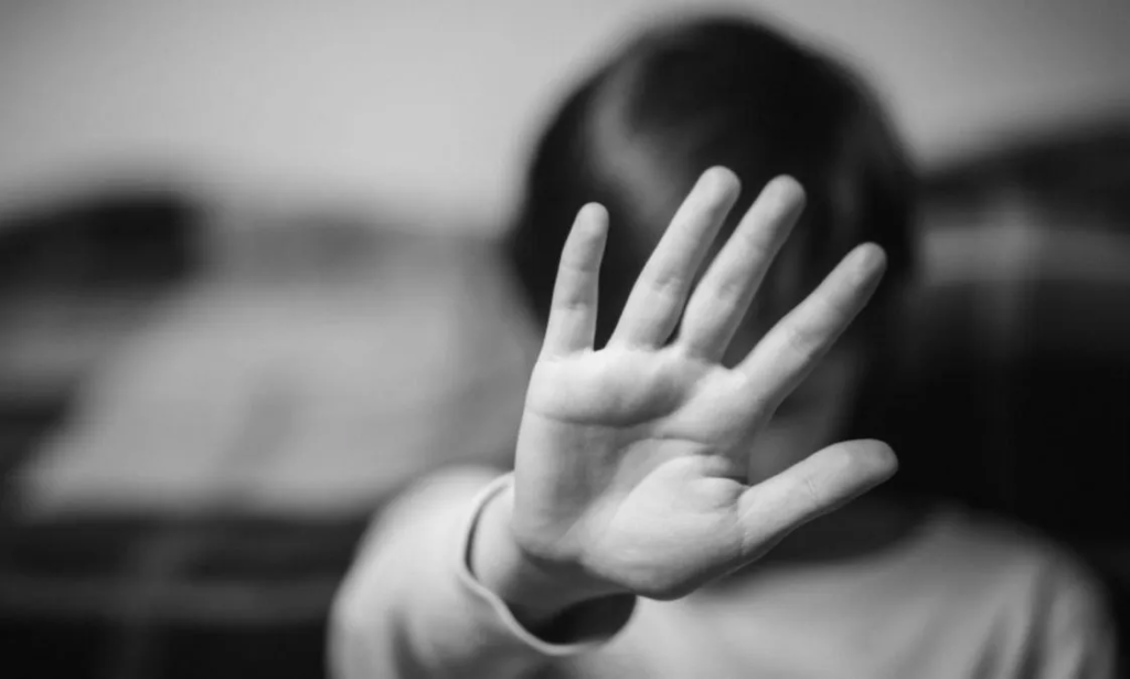 A la cárcel hombre que abusaba sexualmente de su sobrino | RTA Noticias