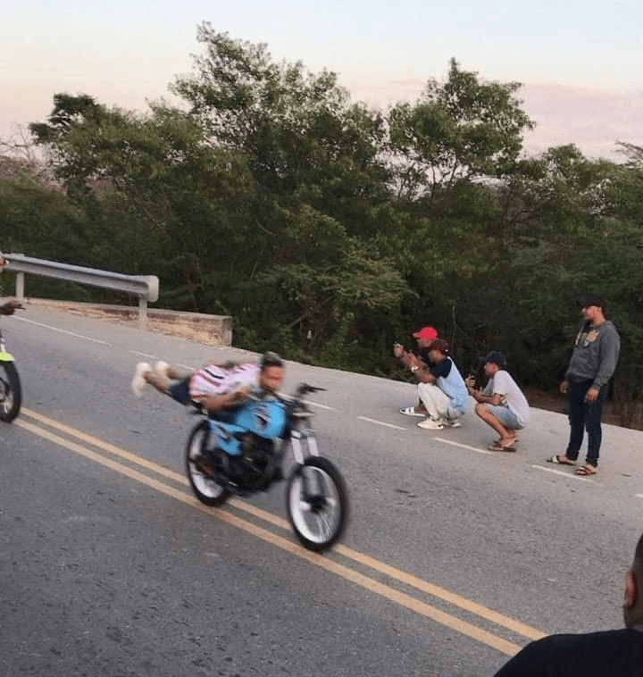 Dos jóvenes pierden la vida en piques de motocicleta Dos jóvenes pierden la vida en piques de motocicleta | RTA Noticias
