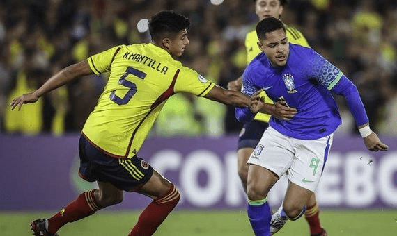 Kevin Mantilla en la mira de: Liverpool, Newcastle y Porto | RTA Noticias
