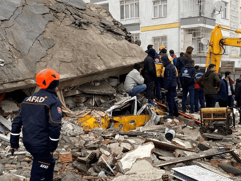Suspenden labores de rescate en Turquía Suspenden labores de rescate en Turquía | RTA Noticias