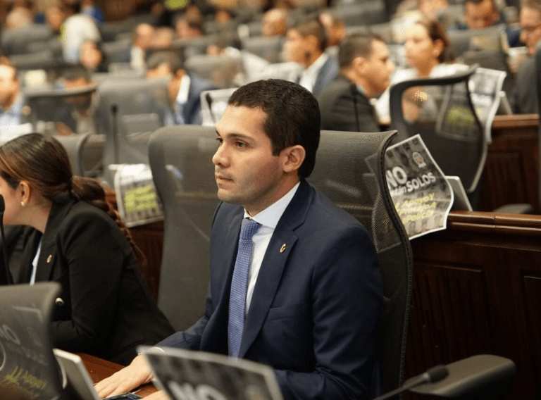 Encuentran municiones en vehículo de la UNP asignado a Juan Loreto image-124
