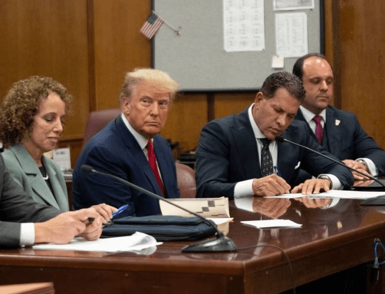 Donald Trump bajo arresto, es acusado de 34 delitos image-21