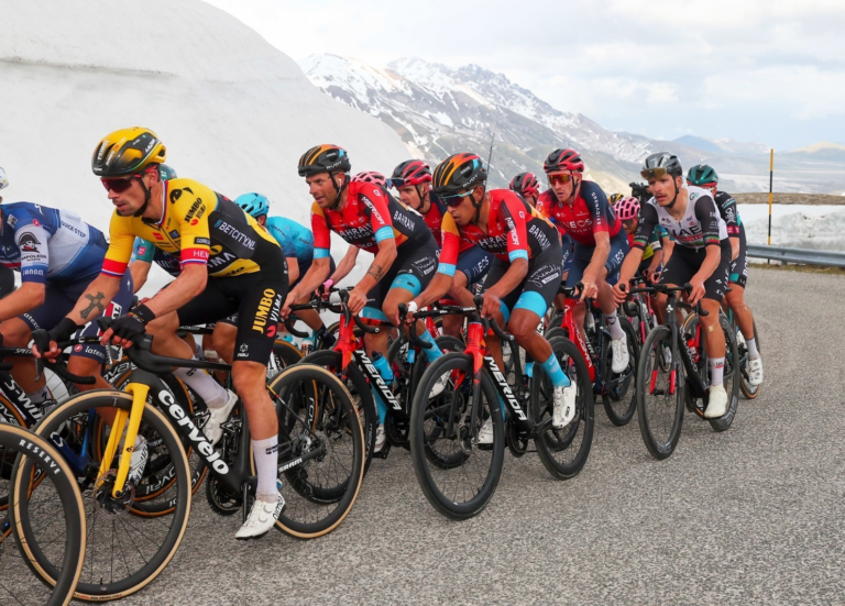 Ciclistas colombianos siguen avanzando en el Giro de Italia image-154