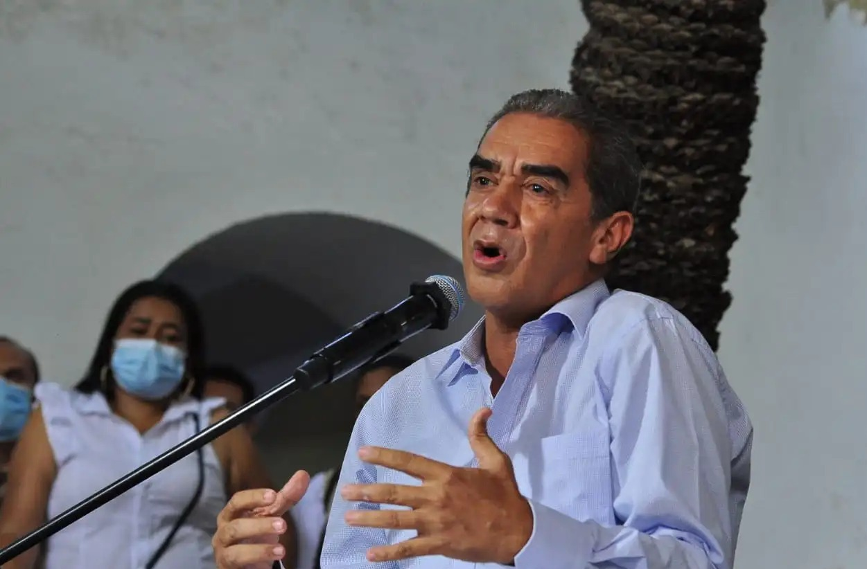Arturo Calderón pedirá aval del partido Liberal image-100