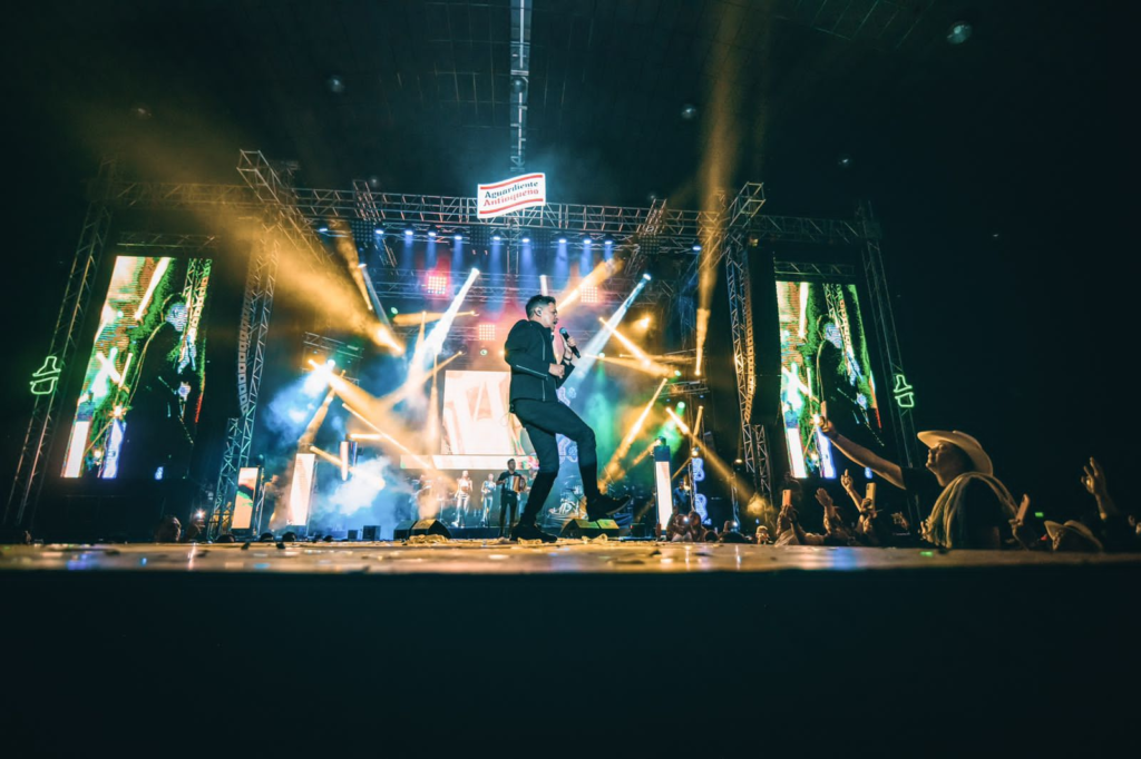 Jorge Celedón, engalana con su vallenato la Feria de las Flores Jorge Celedón, engalana con su vallenato la Feria de las Flores | RTA Noticias